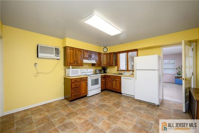 110 Amherst Avenue, Colonia, NJ 07067