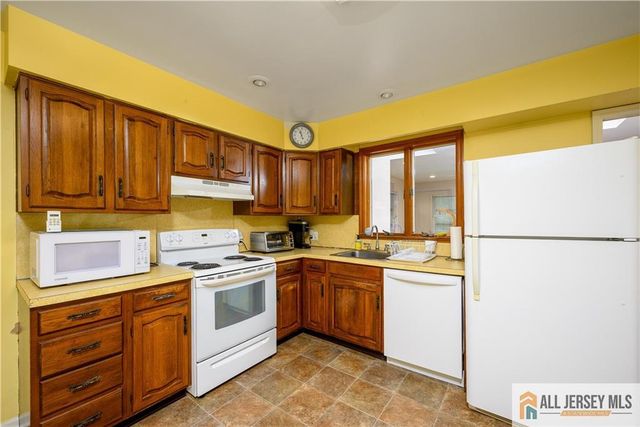 110 Amherst Avenue, Colonia, NJ 07067