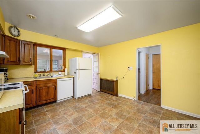 110 Amherst Avenue, Colonia, NJ 07067