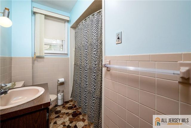 110 Amherst Avenue, Colonia, NJ 07067