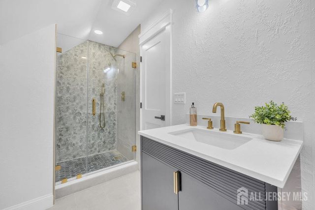 22 Orchard Hill Road, Bernardsville, NJ 07924