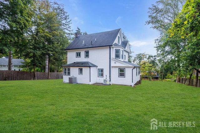 22 Orchard Hill Road, Bernardsville, NJ 07924