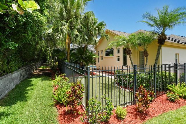 209 HIGHLAND WOODS DRIVE, Safety Harbor, FL 34695