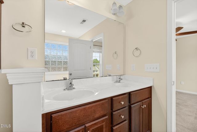 226 Beaconwood Lane, Holly Springs, NC 27540