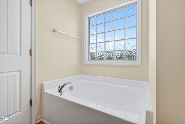 226 Beaconwood Lane, Holly Springs, NC 27540