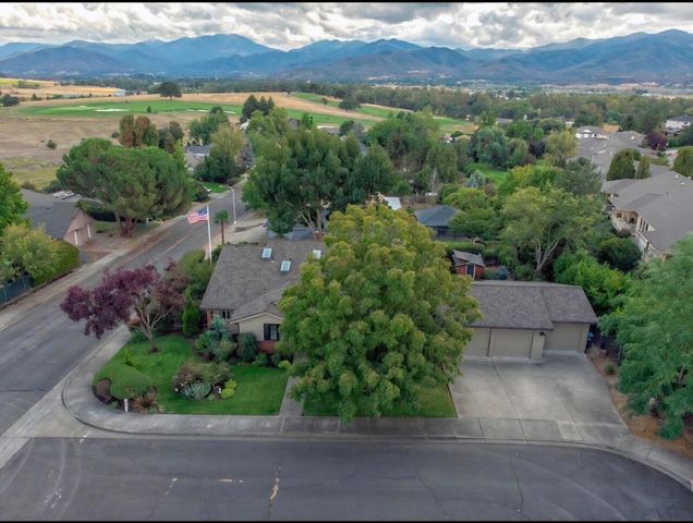 2798 Yvonne Road, Medford, OR 97504