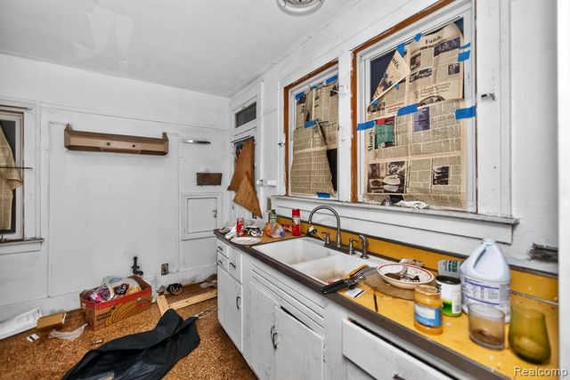 2437 Longfellow Street, Detroit, MI 48206