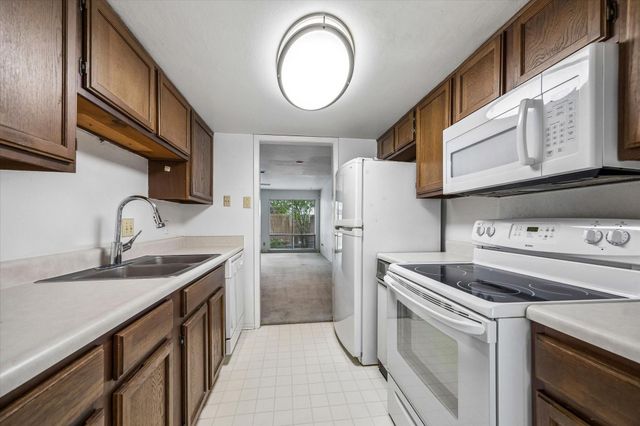 2319 Briarwest Boulevard, Houston, TX 77077