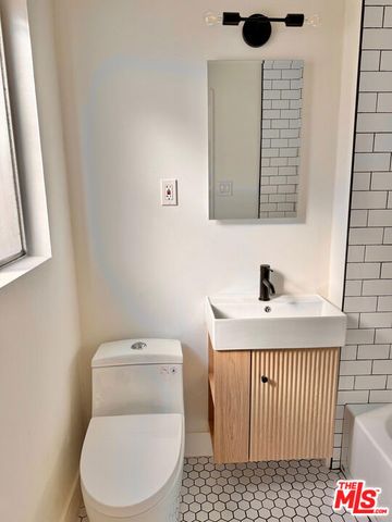 3642 Seneca Avenue, Los Angeles, CA 90039