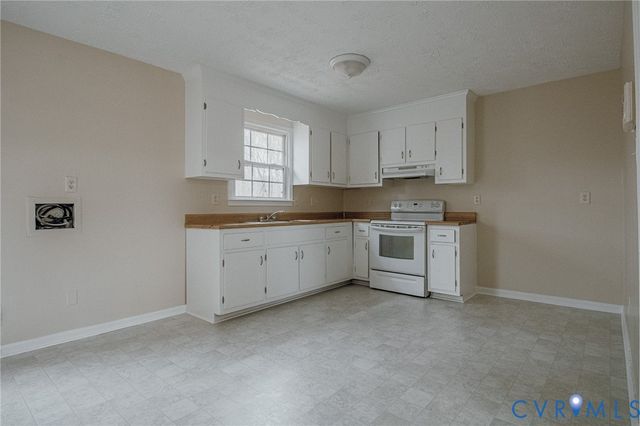 614 Cabin Creek Dr, Hopewell, VA 23860