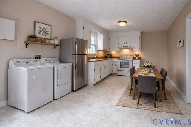 614 Cabin Creek Dr, Hopewell, VA 23860