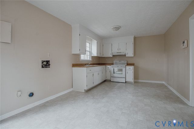 614 Cabin Creek Dr, Hopewell, VA 23860