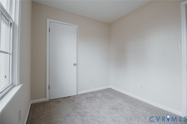 614 Cabin Creek Dr, Hopewell, VA 23860