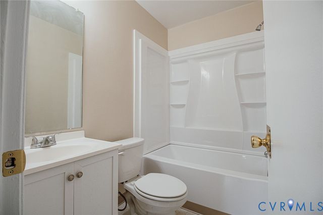 614 Cabin Creek Dr, Hopewell, VA 23860