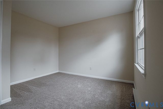 614 Cabin Creek Dr, Hopewell, VA 23860