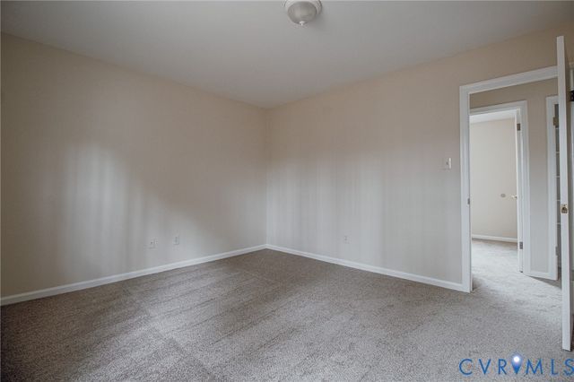 614 Cabin Creek Dr, Hopewell, VA 23860