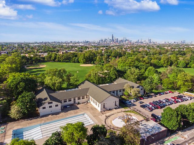 2323 W Pershing Road 519, Chicago, IL 60609