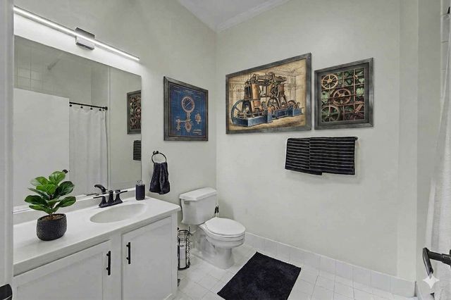 2323 W Pershing Road 519, Chicago, IL 60609
