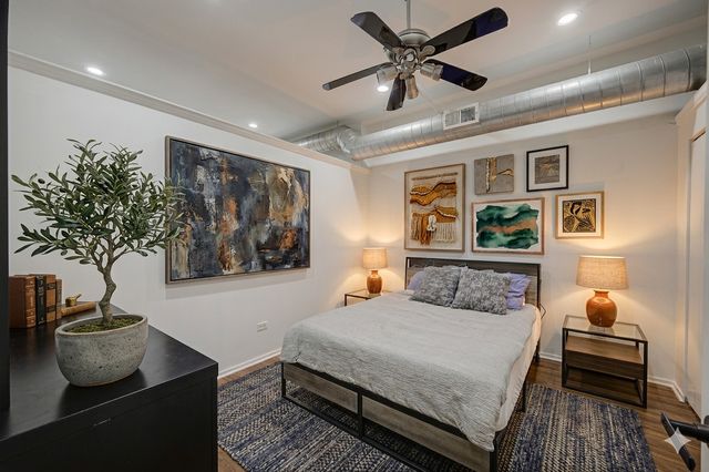 2323 W Pershing Road 519, Chicago, IL 60609