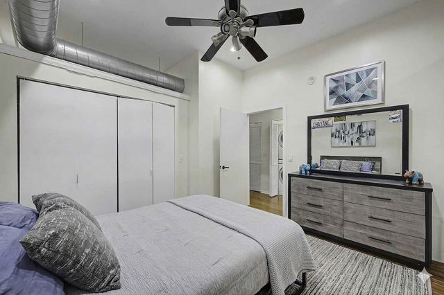 2323 W Pershing Road 519, Chicago, IL 60609