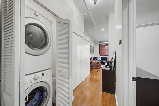 2323 W Pershing Road 519, Chicago, IL 60609