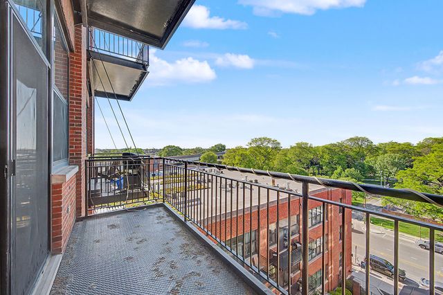 2323 W Pershing Road 519, Chicago, IL 60609