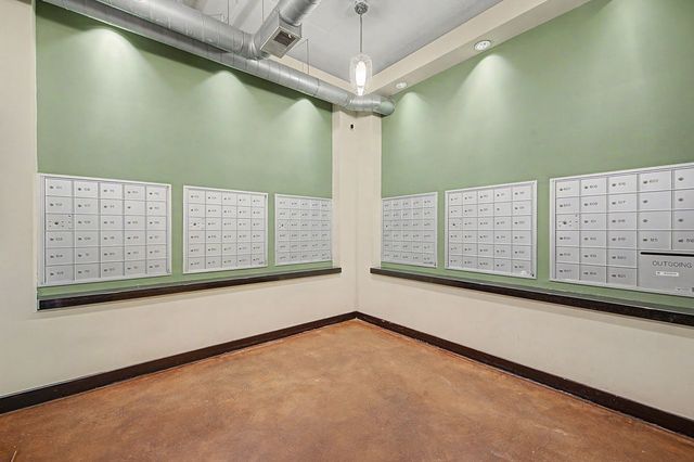 2323 W Pershing Road 519, Chicago, IL 60609
