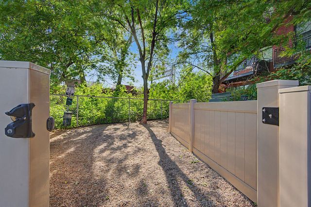 2323 W Pershing Road 519, Chicago, IL 60609