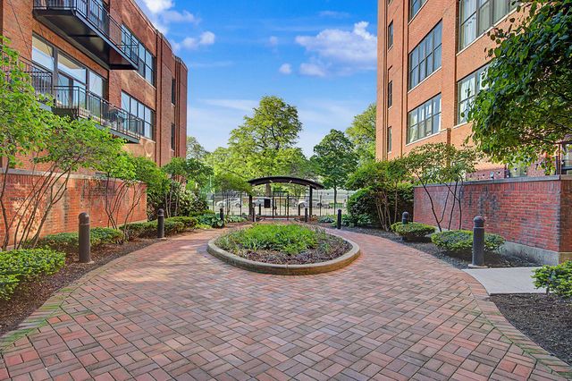 2323 W Pershing Road 519, Chicago, IL 60609