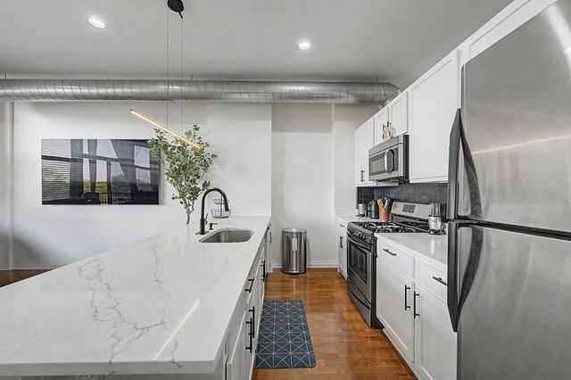 2323 W Pershing Road 519, Chicago, IL 60609
