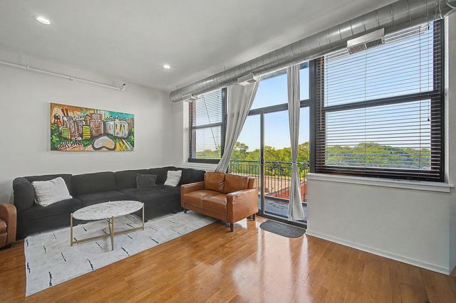 2323 W Pershing Road 519, Chicago, IL 60609