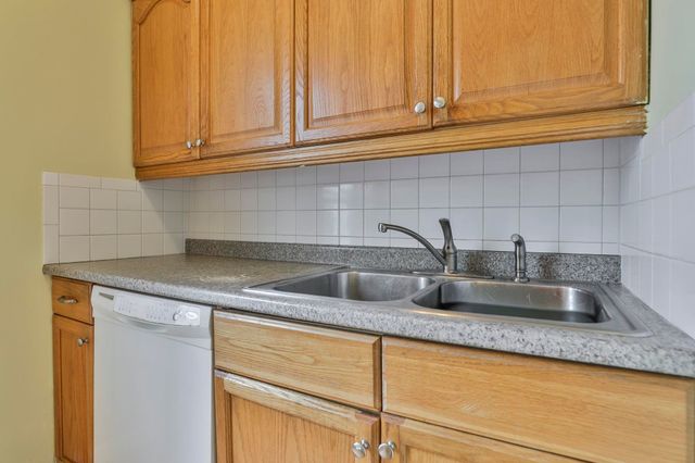 516 Lake Avenue, Manchester, NH 03103