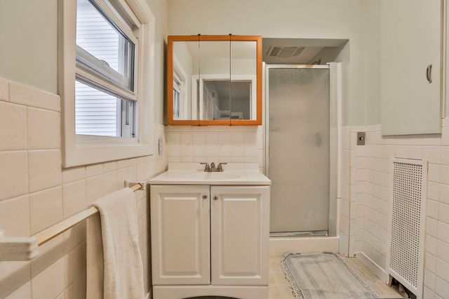 516 Lake Avenue, Manchester, NH 03103