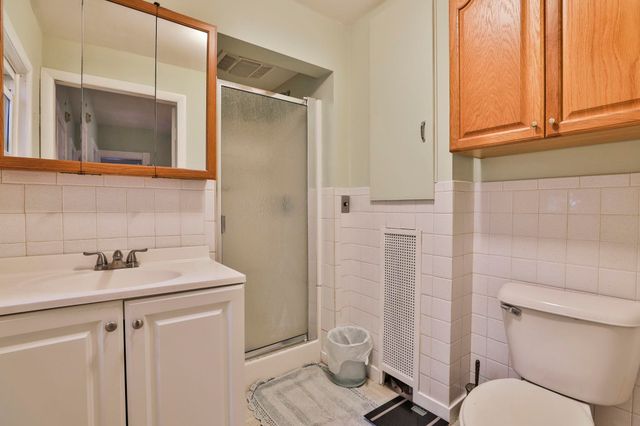 516 Lake Avenue, Manchester, NH 03103