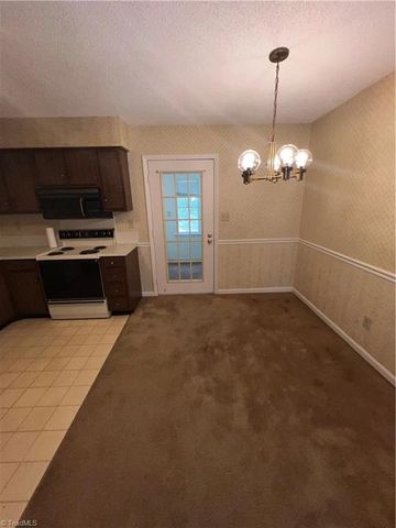 1057 Rock Knoll Court, Winston-salem, NC 27107