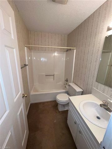 1057 Rock Knoll Court, Winston-salem, NC 27107