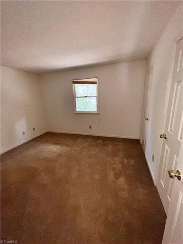 1057 Rock Knoll Court, Winston-salem, NC 27107