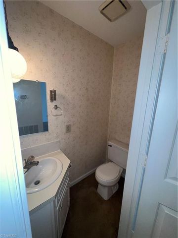 1057 Rock Knoll Court, Winston-salem, NC 27107