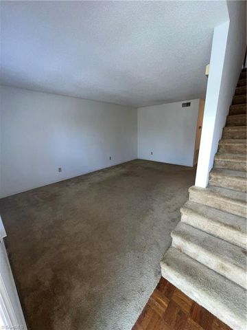 1057 Rock Knoll Court, Winston-salem, NC 27107