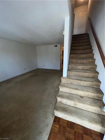 1057 Rock Knoll Court, Winston-salem, NC 27107