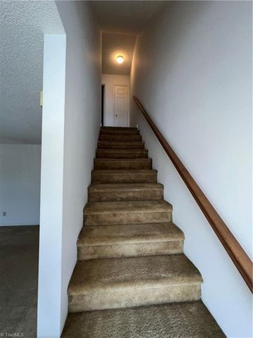 1057 Rock Knoll Court, Winston-salem, NC 27107