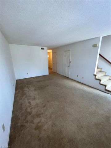 1057 Rock Knoll Court, Winston-salem, NC 27107