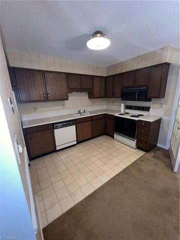 1057 Rock Knoll Court, Winston-salem, NC 27107