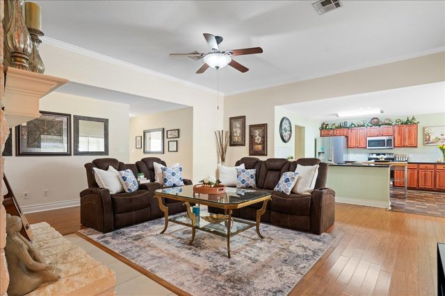 125 Fairway CT, Bastrop, TX 78602