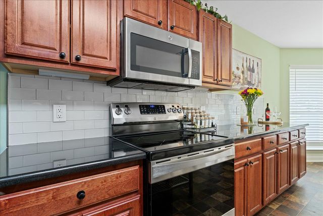 125 Fairway CT, Bastrop, TX 78602