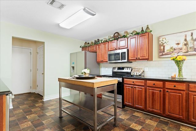125 Fairway CT, Bastrop, TX 78602