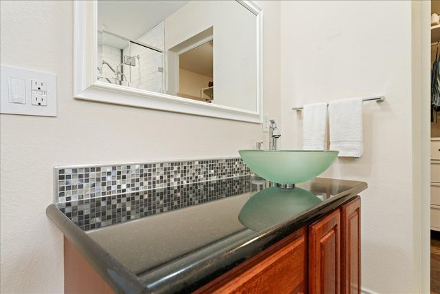 125 Fairway CT, Bastrop, TX 78602