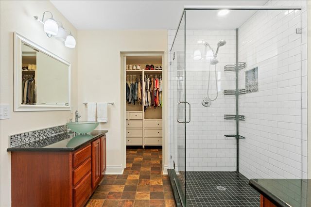 125 Fairway CT, Bastrop, TX 78602