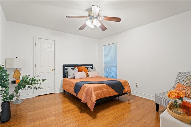 125 Fairway CT, Bastrop, TX 78602