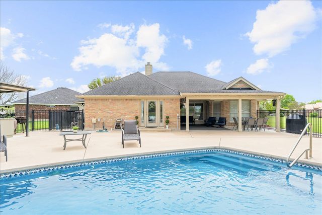 125 Fairway CT, Bastrop, TX 78602